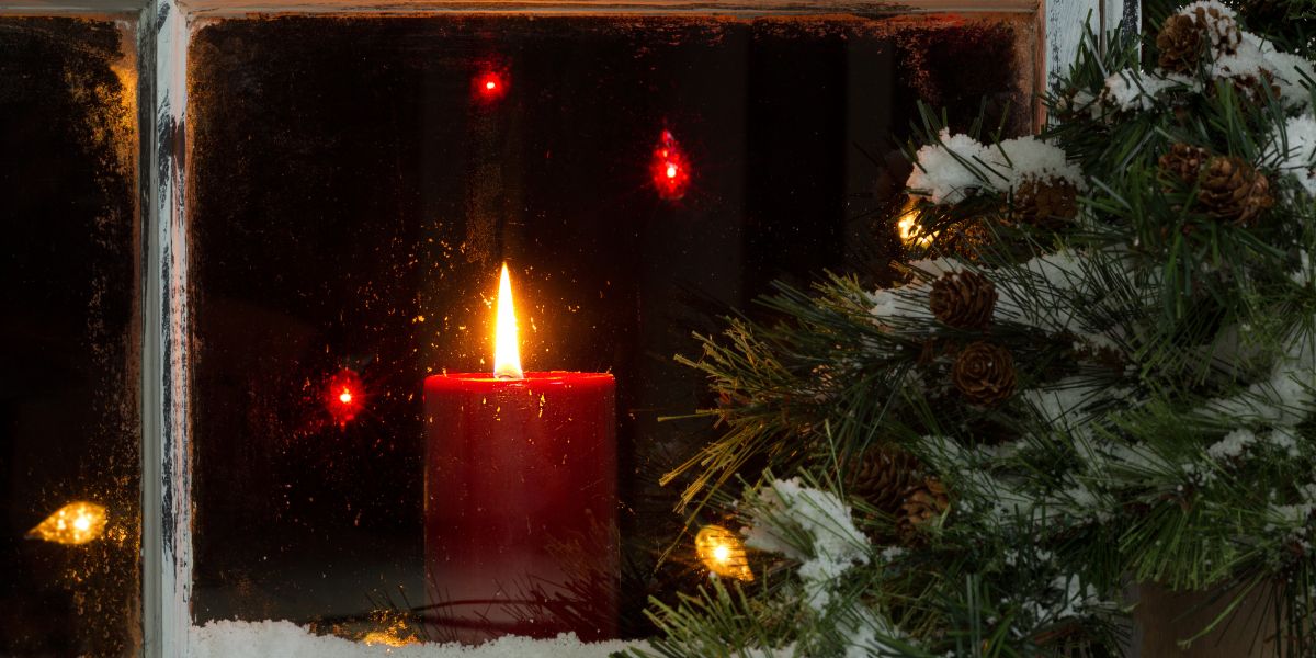 one of ireland's holiday traditions include using candles